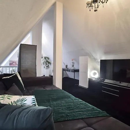 Zweistöckiger Traum über Den Dächern Stuttgarts *