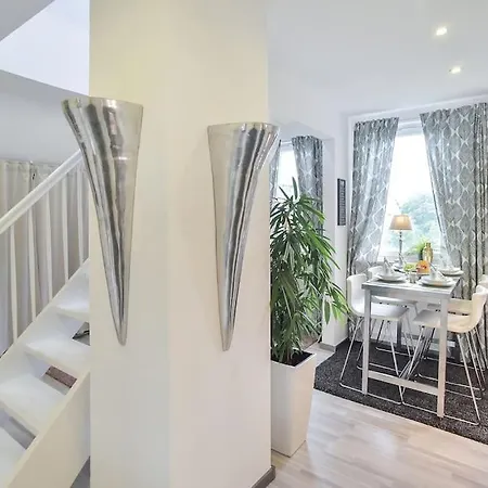 Zweistoeckiger Traum Ueber Den Daechern Stuttgarts * 斯图加特