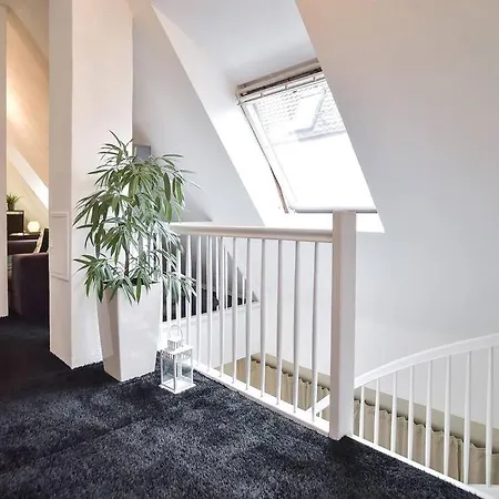 Zweistoeckiger Traum Ueber Den Daechern Stuttgarts