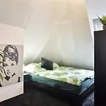 Zweistoeckiger Traum Ueber Den Daechern Stuttgarts *